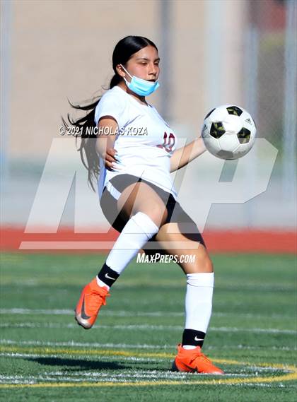 Thumbnail 3 in Paramount vs. Lynwood photogallery.