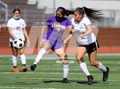 Thumbnail 2 in Paramount vs. Lynwood photogallery.