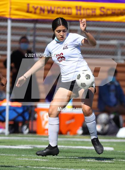 Thumbnail 3 in Paramount vs. Lynwood photogallery.