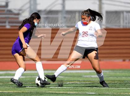 Thumbnail 2 in Paramount vs. Lynwood photogallery.