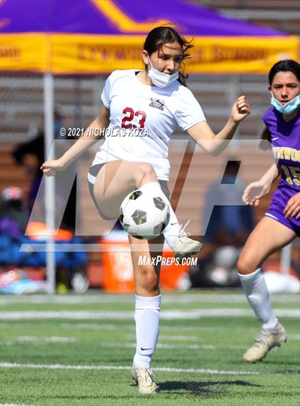 Thumbnail 1 in Paramount vs. Lynwood photogallery.