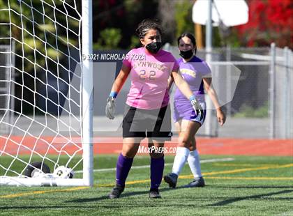 Thumbnail 2 in Paramount vs. Lynwood photogallery.