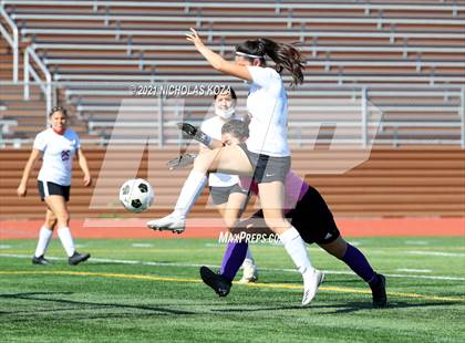 Thumbnail 2 in Paramount vs. Lynwood photogallery.