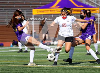 Thumbnail 1 in Paramount vs. Lynwood photogallery.