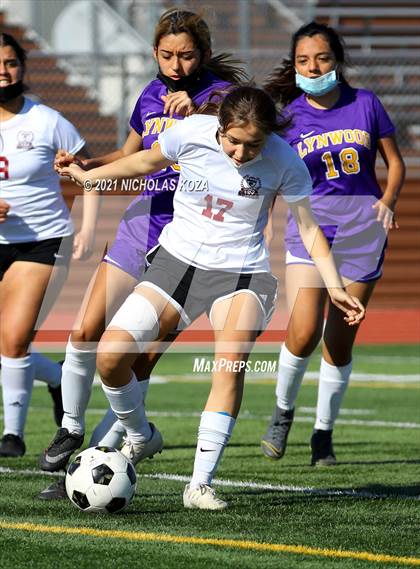Thumbnail 1 in Paramount vs. Lynwood photogallery.