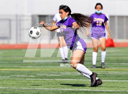 Thumbnail 2 in Paramount vs. Lynwood photogallery.