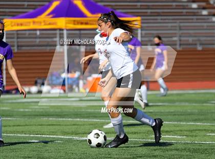 Thumbnail 2 in Paramount vs. Lynwood photogallery.