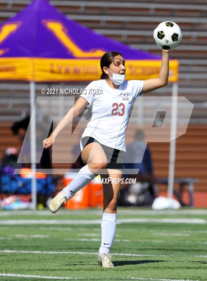 Thumbnail 1 in Paramount vs. Lynwood photogallery.