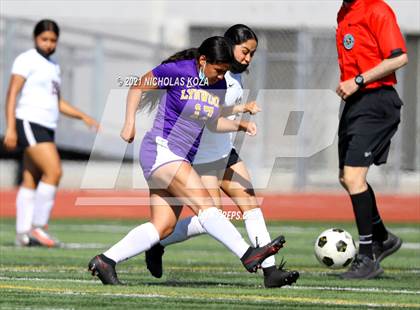 Thumbnail 2 in Paramount vs. Lynwood photogallery.