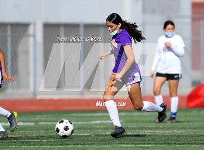Thumbnail 2 in Paramount vs. Lynwood photogallery.