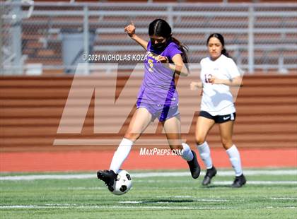 Thumbnail 3 in Paramount vs. Lynwood photogallery.