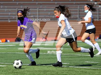 Thumbnail 1 in Paramount vs. Lynwood photogallery.