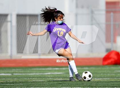 Thumbnail 2 in Paramount vs. Lynwood photogallery.