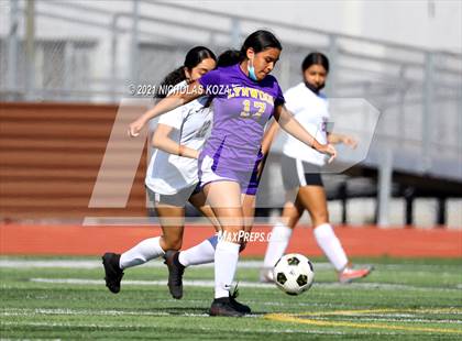 Thumbnail 2 in Paramount vs. Lynwood photogallery.