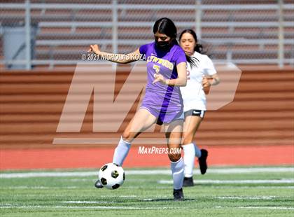 Thumbnail 2 in Paramount vs. Lynwood photogallery.