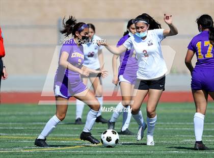 Thumbnail 2 in Paramount vs. Lynwood photogallery.