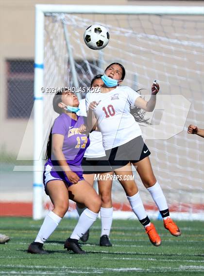 Thumbnail 2 in Paramount vs. Lynwood photogallery.