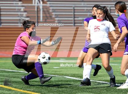 Thumbnail 3 in Paramount vs. Lynwood photogallery.