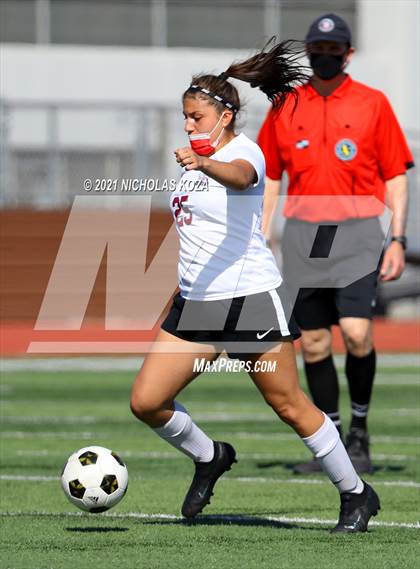 Thumbnail 1 in Paramount vs. Lynwood photogallery.