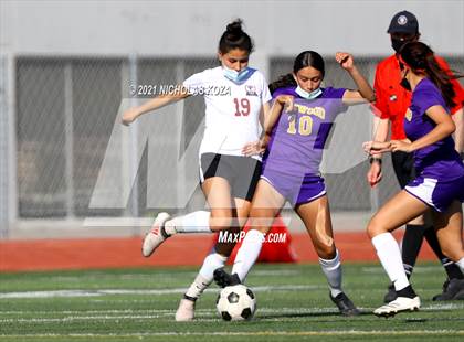 Thumbnail 2 in Paramount vs. Lynwood photogallery.