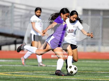 Thumbnail 1 in Paramount vs. Lynwood photogallery.