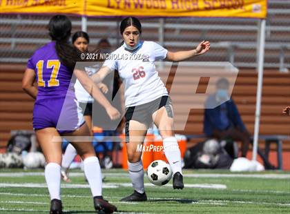 Thumbnail 1 in Paramount vs. Lynwood photogallery.