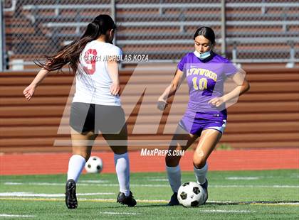 Thumbnail 2 in Paramount vs. Lynwood photogallery.