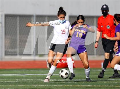 Thumbnail 1 in Paramount vs. Lynwood photogallery.