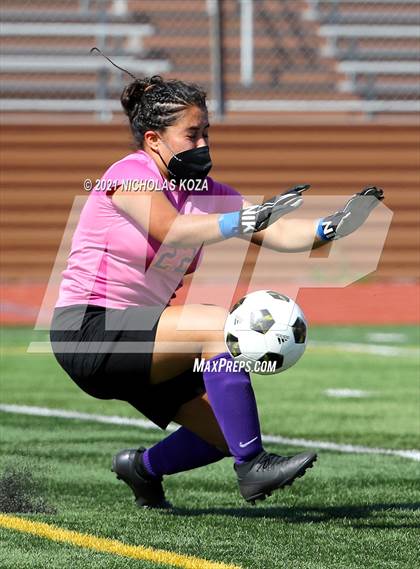 Thumbnail 1 in Paramount vs. Lynwood photogallery.