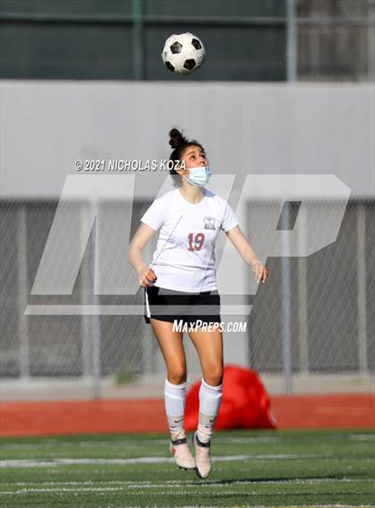 Thumbnail 1 in Paramount vs. Lynwood photogallery.