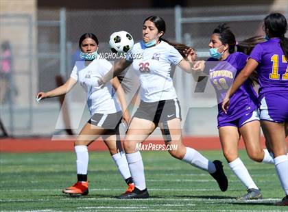 Thumbnail 1 in Paramount vs. Lynwood photogallery.