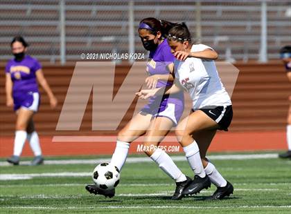 Thumbnail 1 in Paramount vs. Lynwood photogallery.