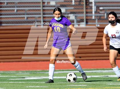 Thumbnail 3 in Paramount vs. Lynwood photogallery.