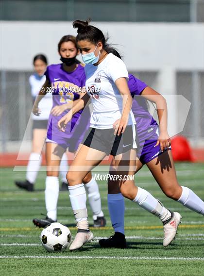 Thumbnail 3 in Paramount vs. Lynwood photogallery.
