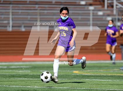 Thumbnail 2 in Paramount vs. Lynwood photogallery.