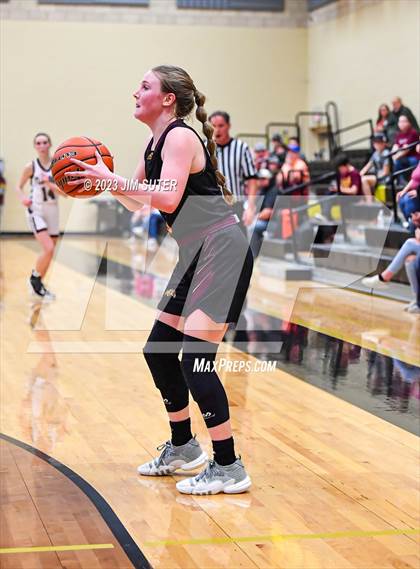 Thumbnail 1 in Thorndale vs Flatonia (UIL 2A Reg IV Bi-District) photogallery.
