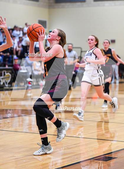 Thumbnail 3 in Thorndale vs Flatonia (UIL 2A Reg IV Bi-District) photogallery.