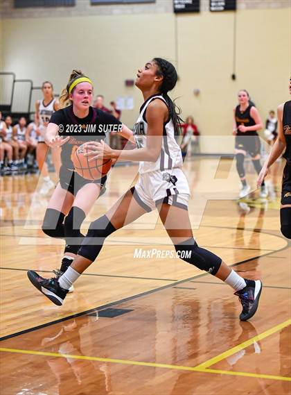 Thumbnail 3 in Thorndale vs Flatonia (UIL 2A Reg IV Bi-District) photogallery.