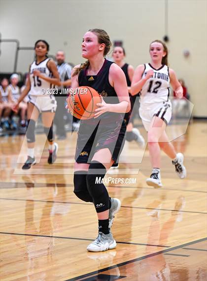 Thumbnail 3 in Thorndale vs Flatonia (UIL 2A Reg IV Bi-District) photogallery.