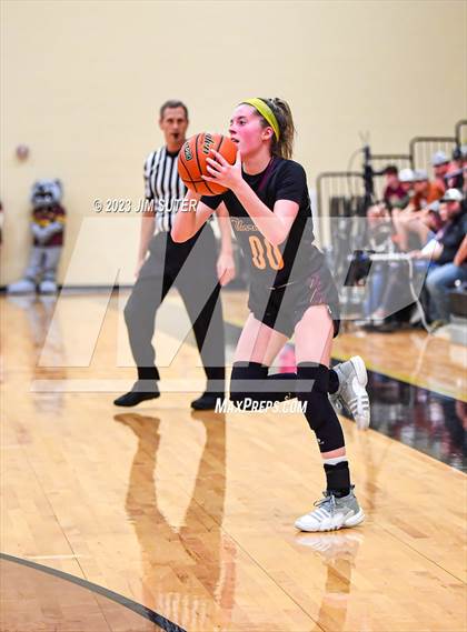 Thumbnail 1 in Thorndale vs Flatonia (UIL 2A Reg IV Bi-District) photogallery.