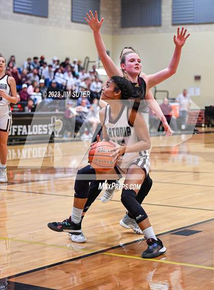 Thumbnail 1 in Thorndale vs Flatonia (UIL 2A Reg IV Bi-District) photogallery.