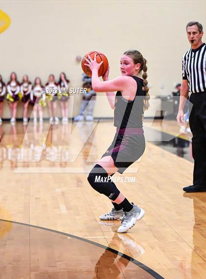 Thumbnail 1 in Thorndale vs Flatonia (UIL 2A Reg IV Bi-District) photogallery.