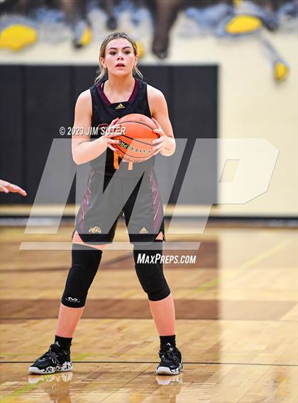 Thumbnail 1 in Thorndale vs Flatonia (UIL 2A Reg IV Bi-District) photogallery.