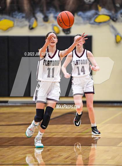 Thumbnail 1 in Thorndale vs Flatonia (UIL 2A Reg IV Bi-District) photogallery.