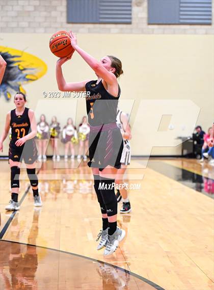 Thumbnail 2 in Thorndale vs Flatonia (UIL 2A Reg IV Bi-District) photogallery.