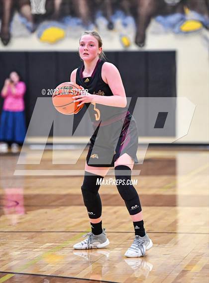 Thumbnail 1 in Thorndale vs Flatonia (UIL 2A Reg IV Bi-District) photogallery.