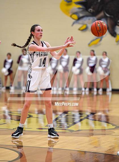 Thumbnail 3 in Thorndale vs Flatonia (UIL 2A Reg IV Bi-District) photogallery.