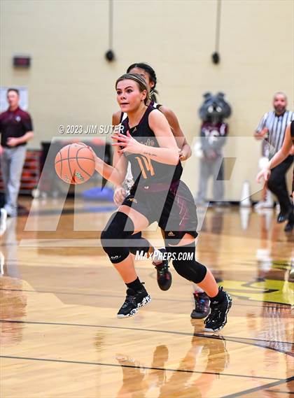 Thumbnail 1 in Thorndale vs Flatonia (UIL 2A Reg IV Bi-District) photogallery.