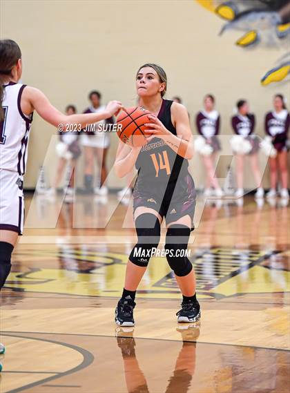Thumbnail 2 in Thorndale vs Flatonia (UIL 2A Reg IV Bi-District) photogallery.