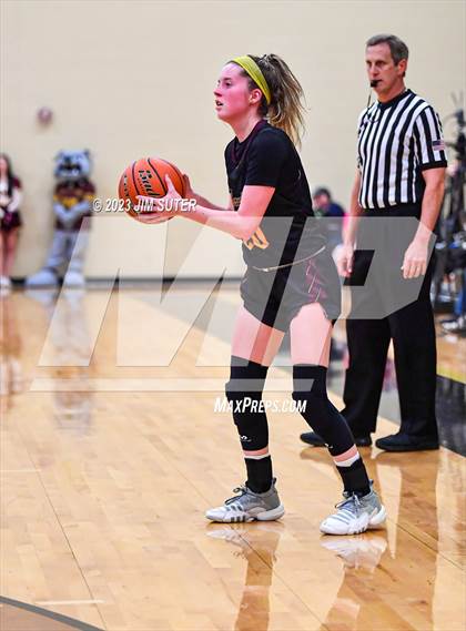 Thumbnail 1 in Thorndale vs Flatonia (UIL 2A Reg IV Bi-District) photogallery.